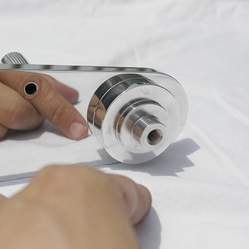 Wat zijn de gebruikelijke methoden voor het polijsten van metalen spiegels?
