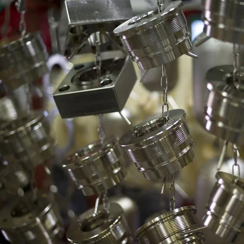 Wat is het verschil tussen stroomloos vernikkelen en galvaniseren van nikkel?
