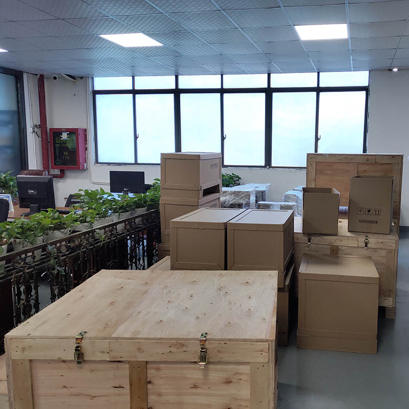 Far East Tech Technology wordt op een ordelijke manier verzonden om ervoor te zorgen dat klanten de goederen voor de zomervakantie in Europa kunnen ontvangen